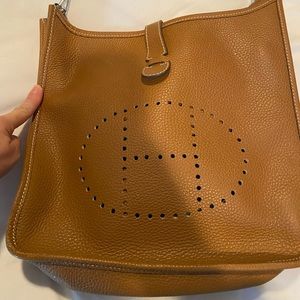 Beautiful hermes hangbag! The bag is not a real hermes but super soft leather.
